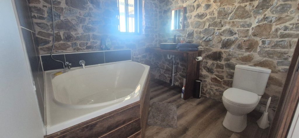 Coorong Apiaries Hillview Hut